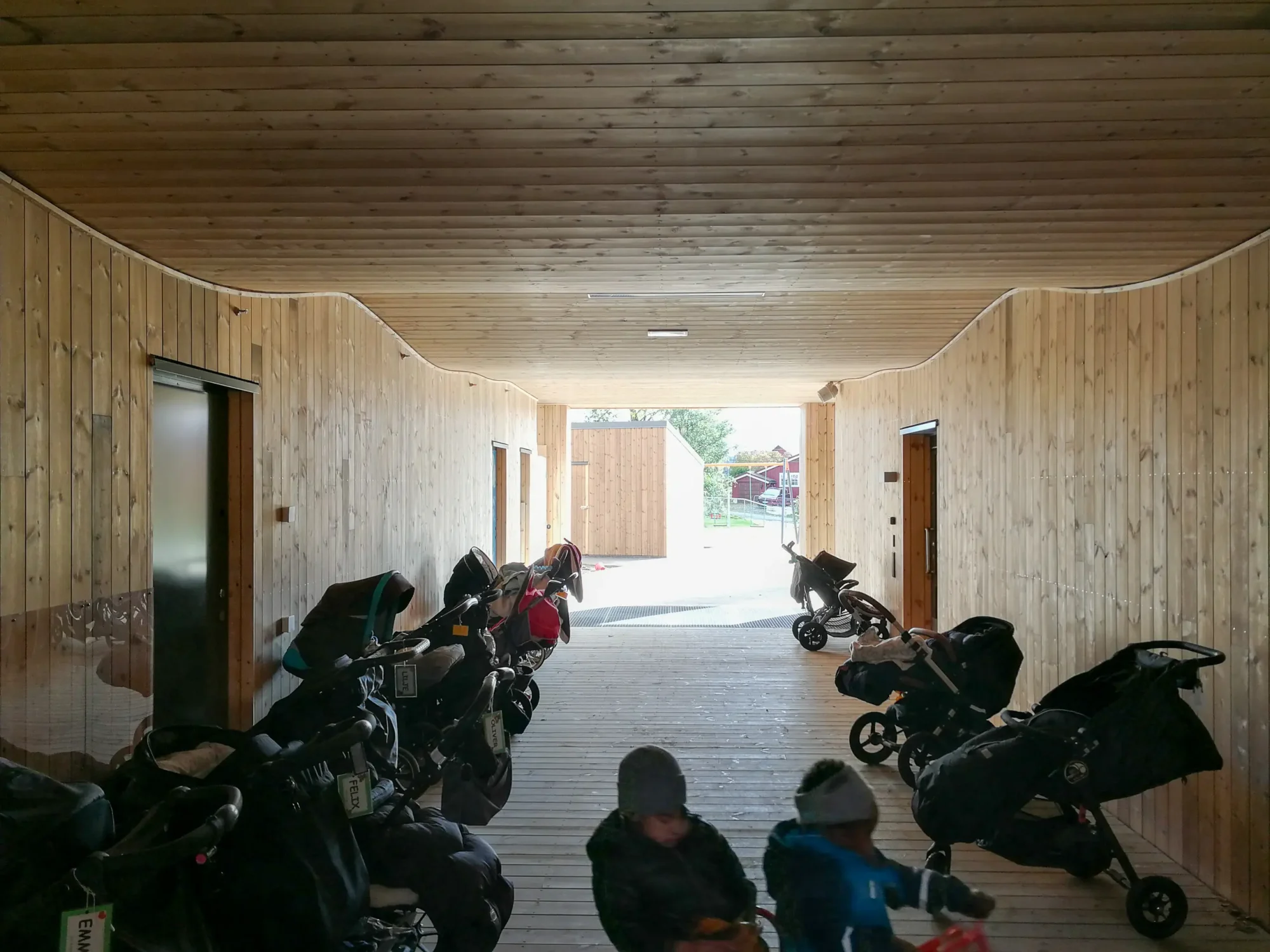 Løkenåsen barnehage og omsorgsboliger undergang inntrukket inngangsparti barnevogn