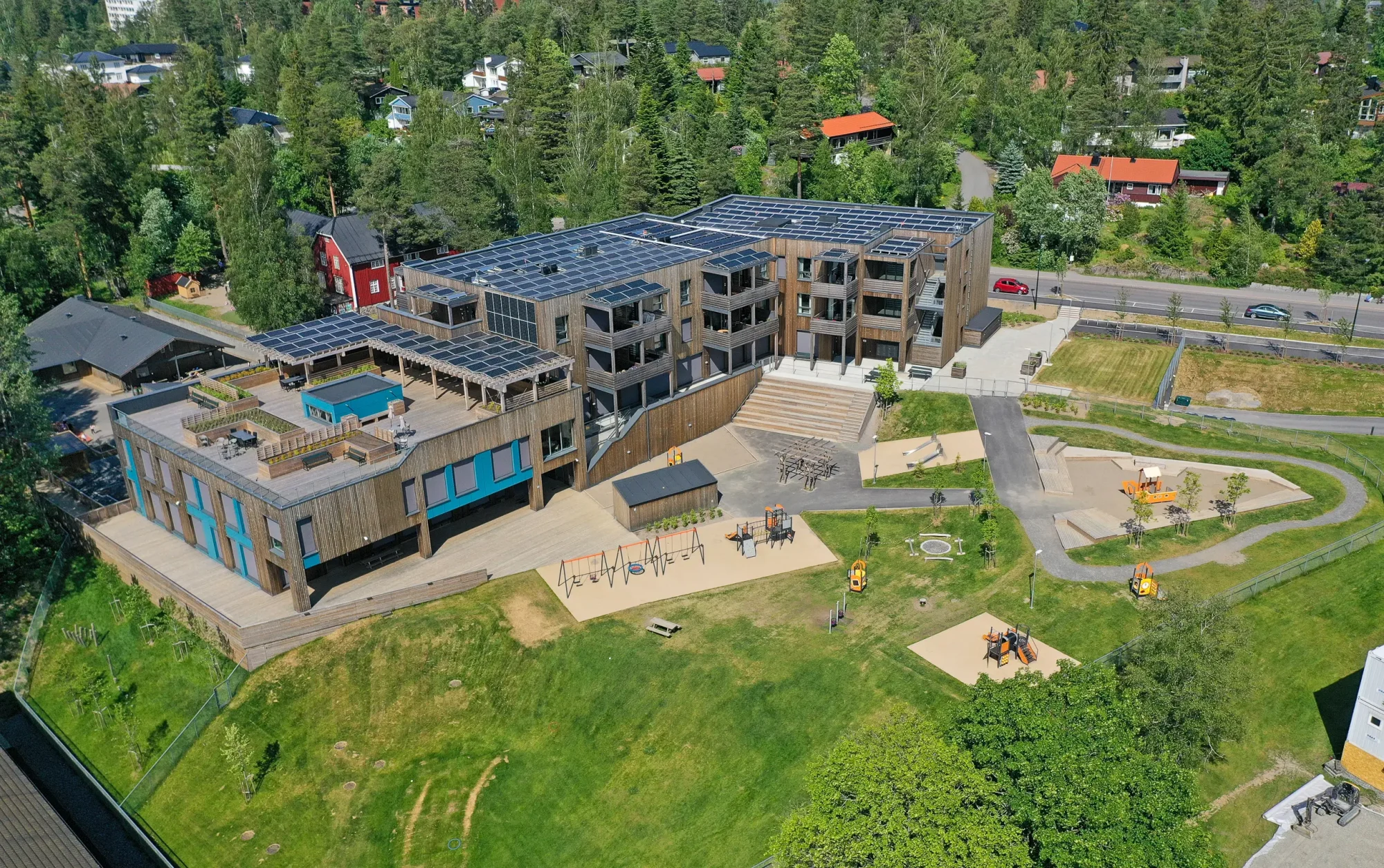 Løkenåsen barnehage og omsorgsboliger uteområde lek solceller
