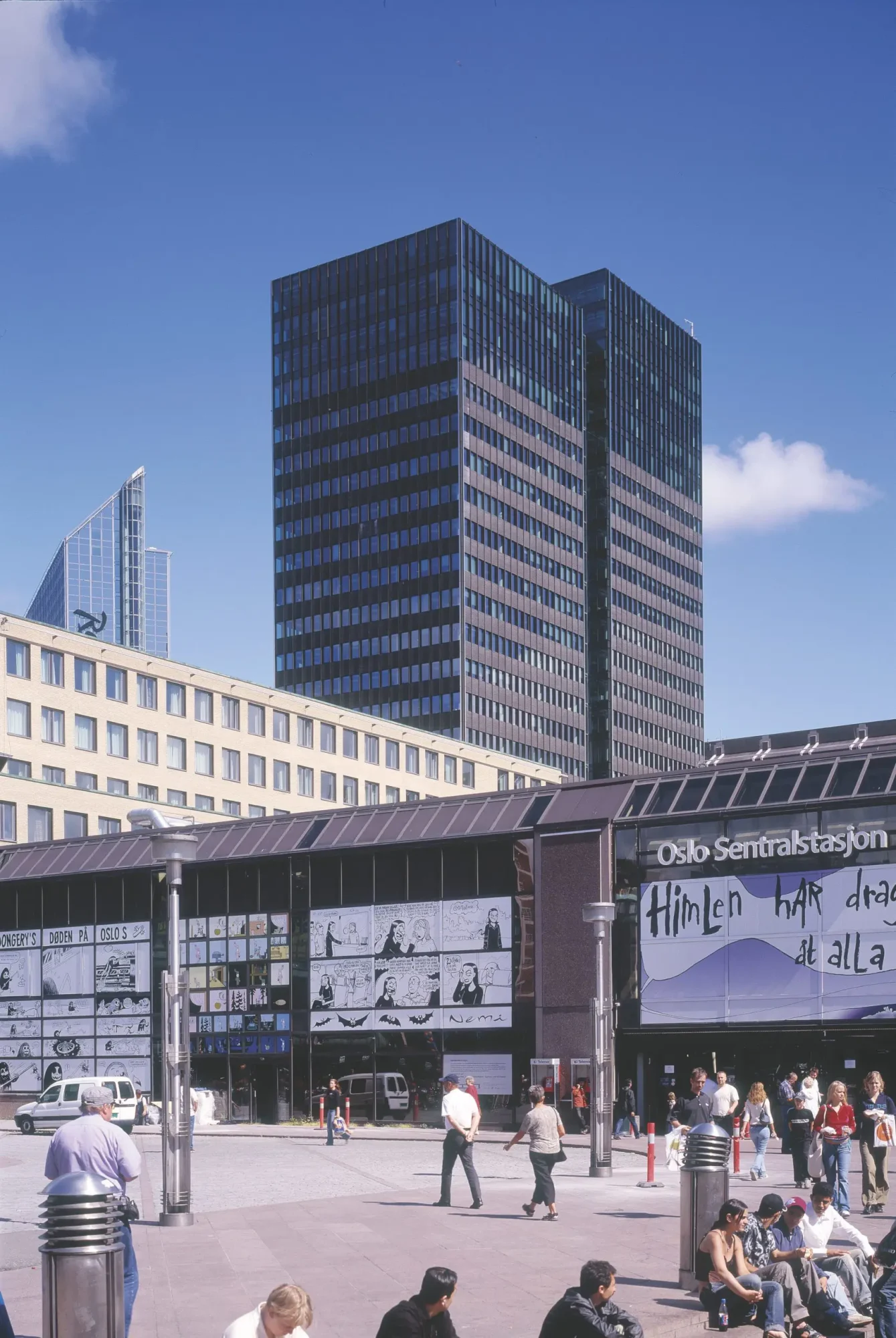 Postgirobygget, todelt høyhus i Oslo sentrum