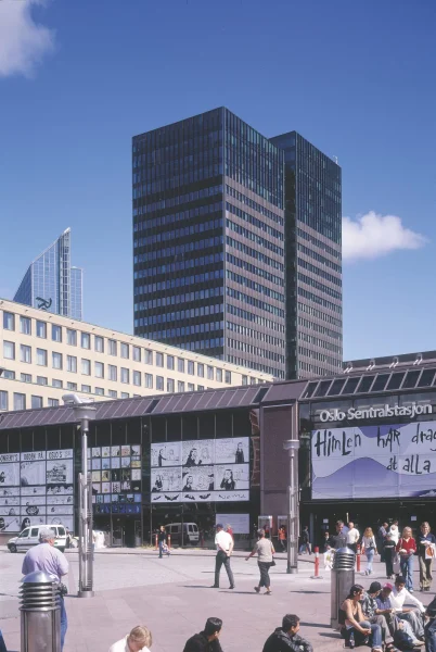 Postgirobygget, todelt høyhus i Oslo sentrum