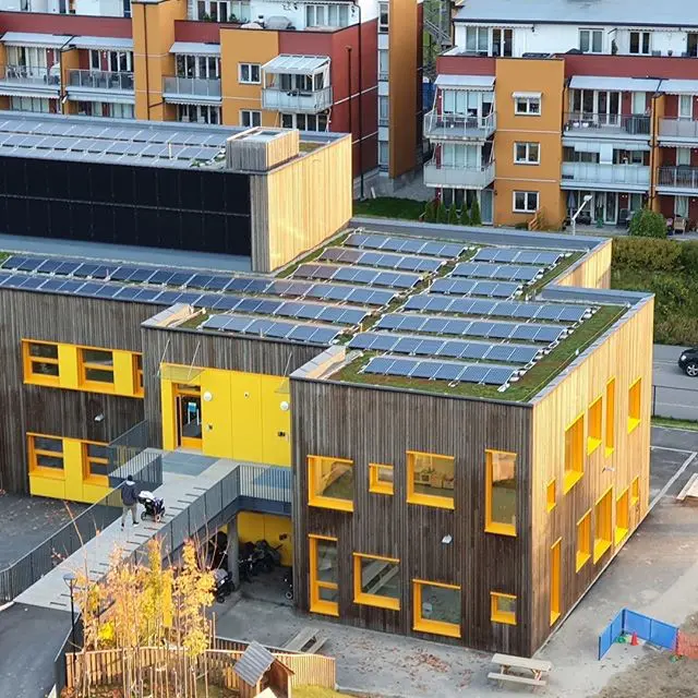 vollebekk barnehage, åtte avdelinger. massivtre. Barnehagen bruker tomtas naturlige topografi, som utgangspunkt for opparbeidelse av uteområdene.