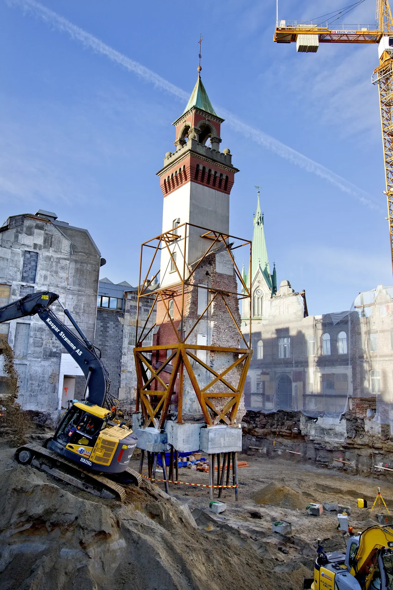 Rådhuskvartalet Kristiansand. Transformasjon av kvartalet ved Øvre torv i Kvadraturen til sitt moderne og framtidsrettede administrasjonssenter. Her vises det gamle branntårnet, som bevares i atriet.