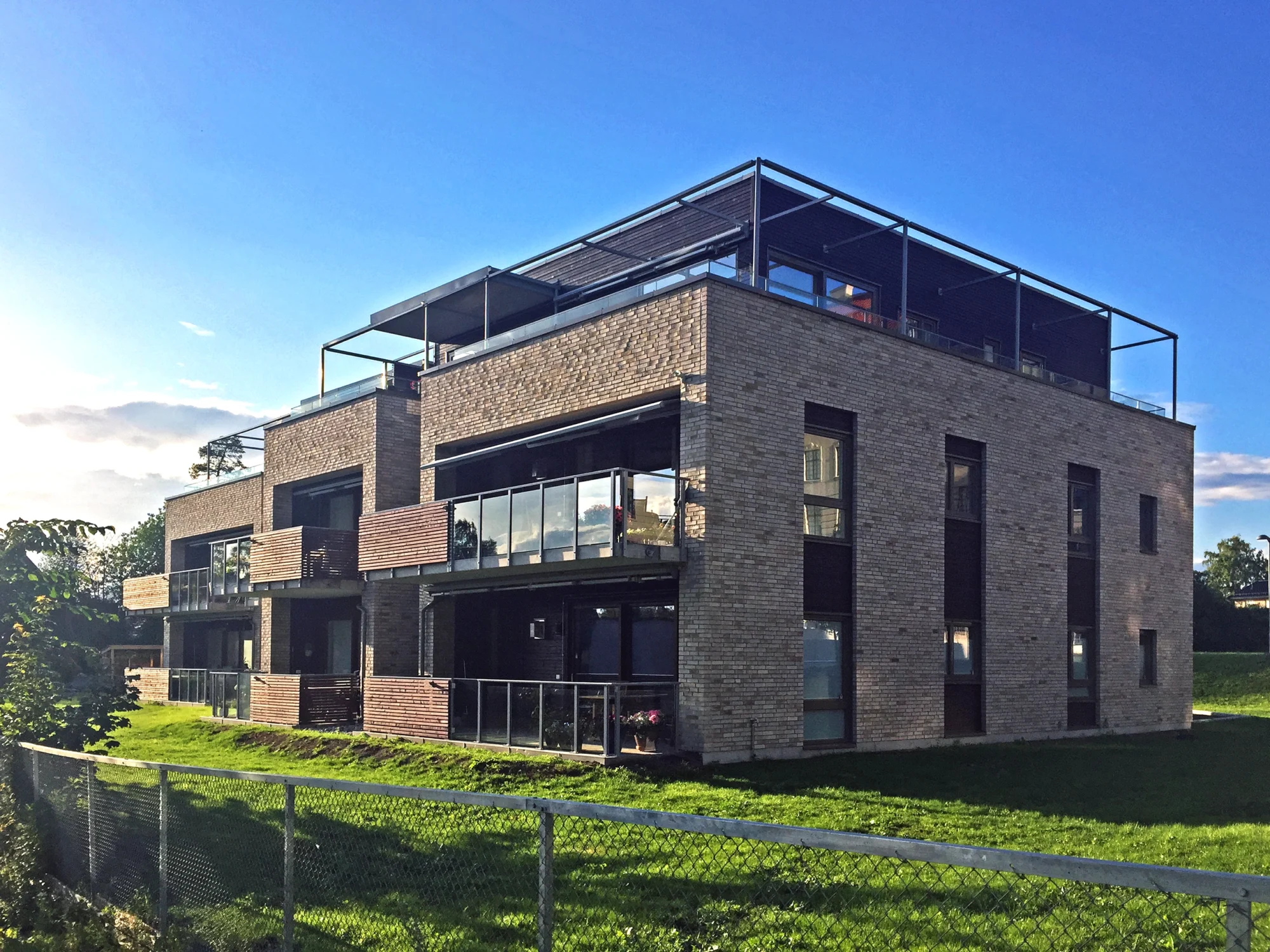 Ringstabekkveien 105, Ringhøyden, Øvre Stabæk gård. Slottshagen, nye leiligheter.