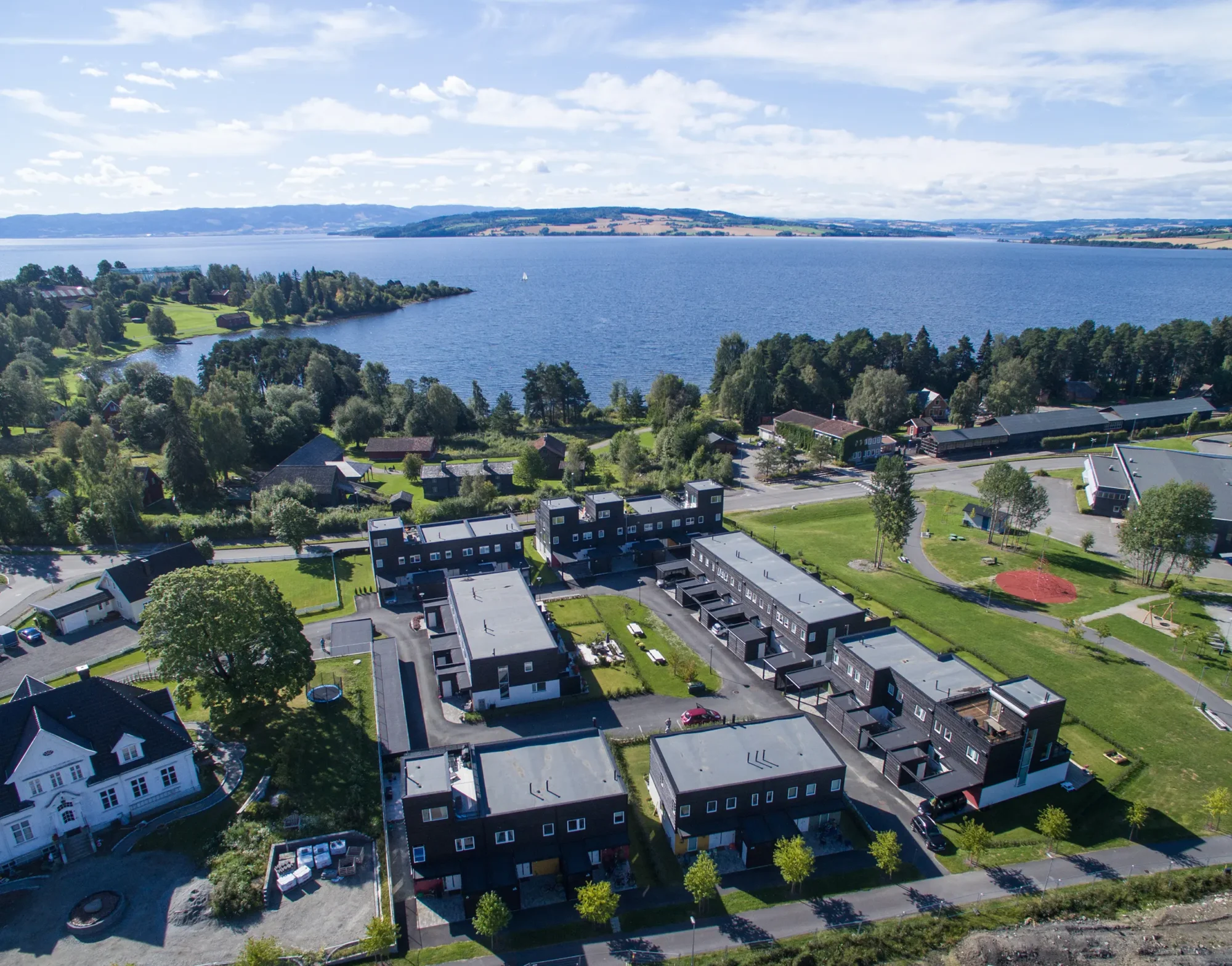 Nordviken, Martodden, Hamar. Boligområde med utsikt til Mjøsa, og grønne og landlige omgivelser.