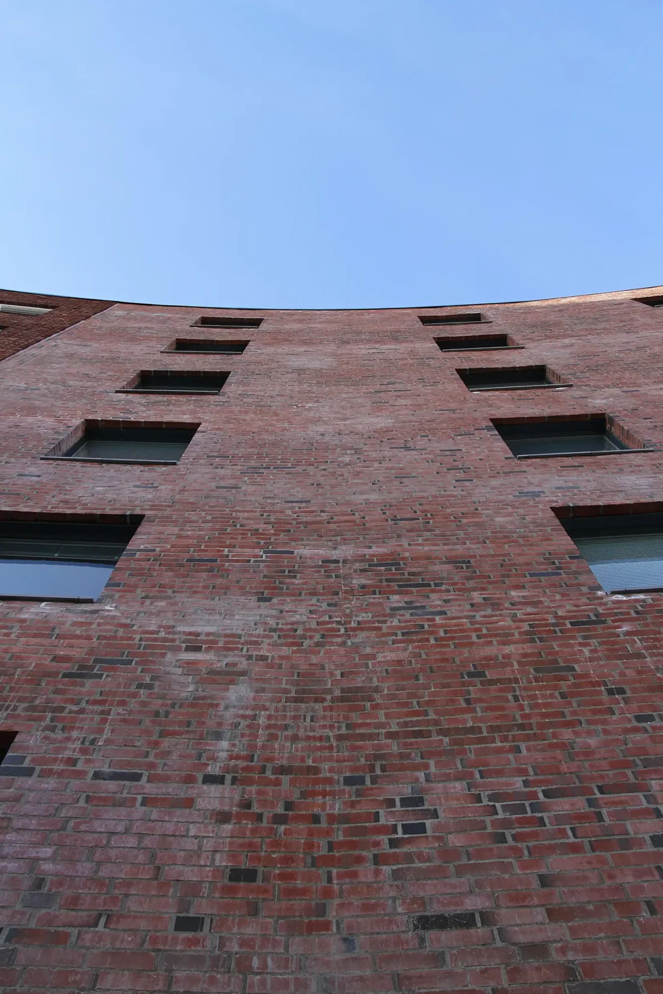 Sogn studentby, Oslo bys arkitekturpris, materialietet fasade: treverk og rød tegl. Studentskipnaden i Oslo (SiO)